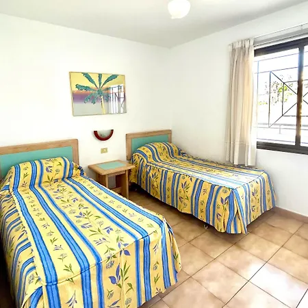 1 Bed Castle Harbour Apt With Pool View C120 Лос Кристианос